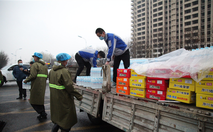 2月25日，山東金格瑞機械有限公司派代表來到齊魯師范學(xué)院捐贈防疫物資，保障校園防疫物品備足備齊，助力學(xué)校的疫情防控工作。